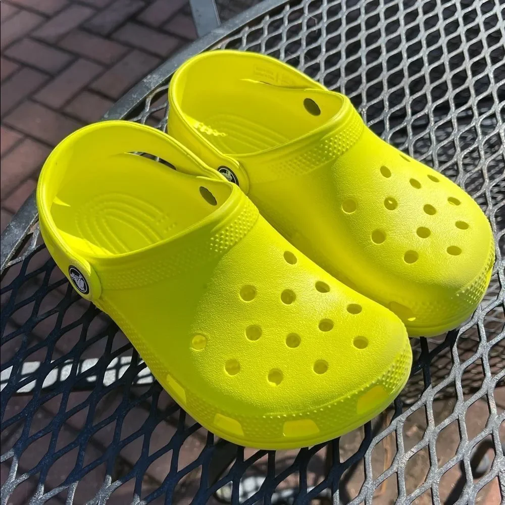 Crocs Classic Clog Size Junior 1, Acidity, Bright Neon Yellow Style # 206991